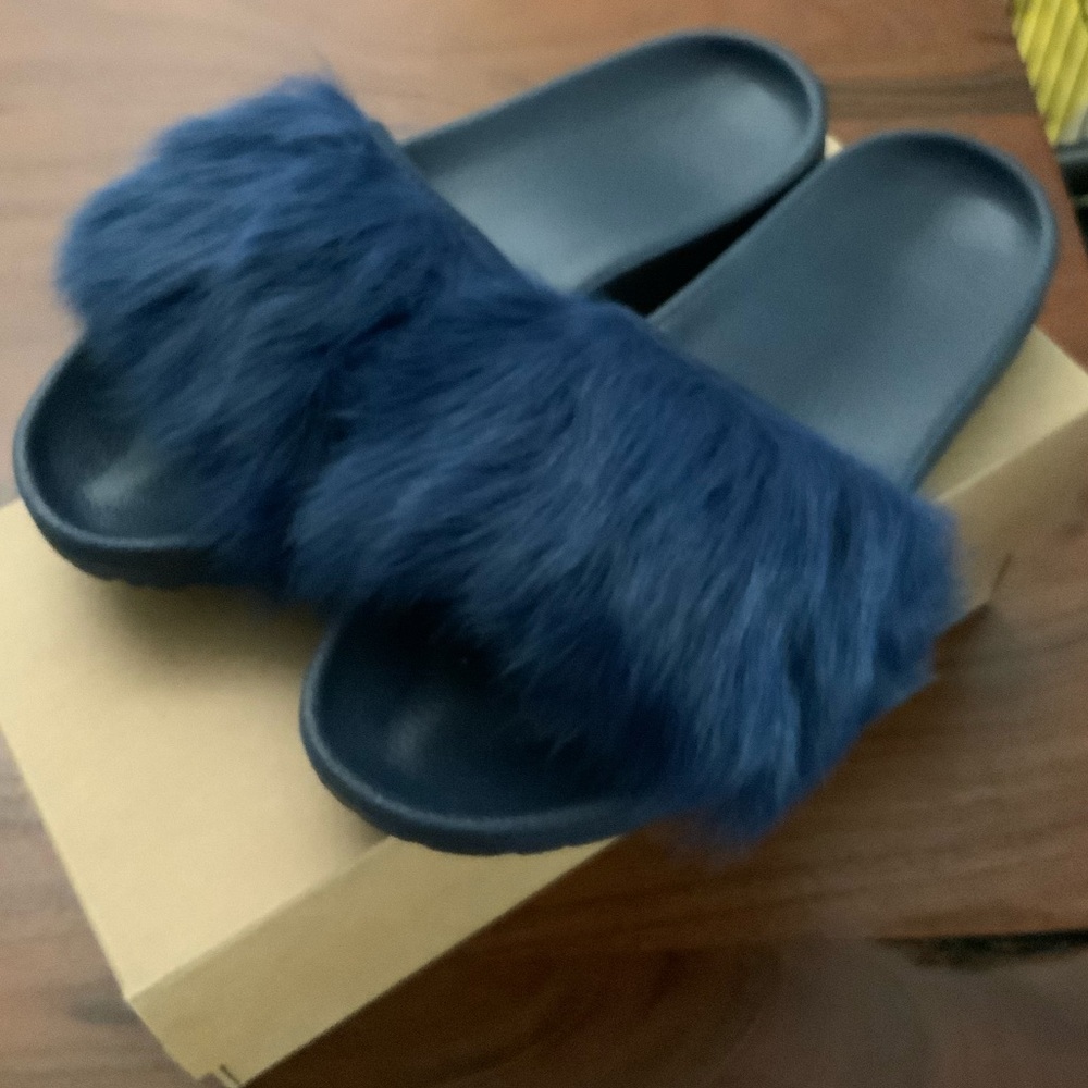 UGG Women’s Royale Tipped Blue Slide Size 5 M - Picture 5 of 5
